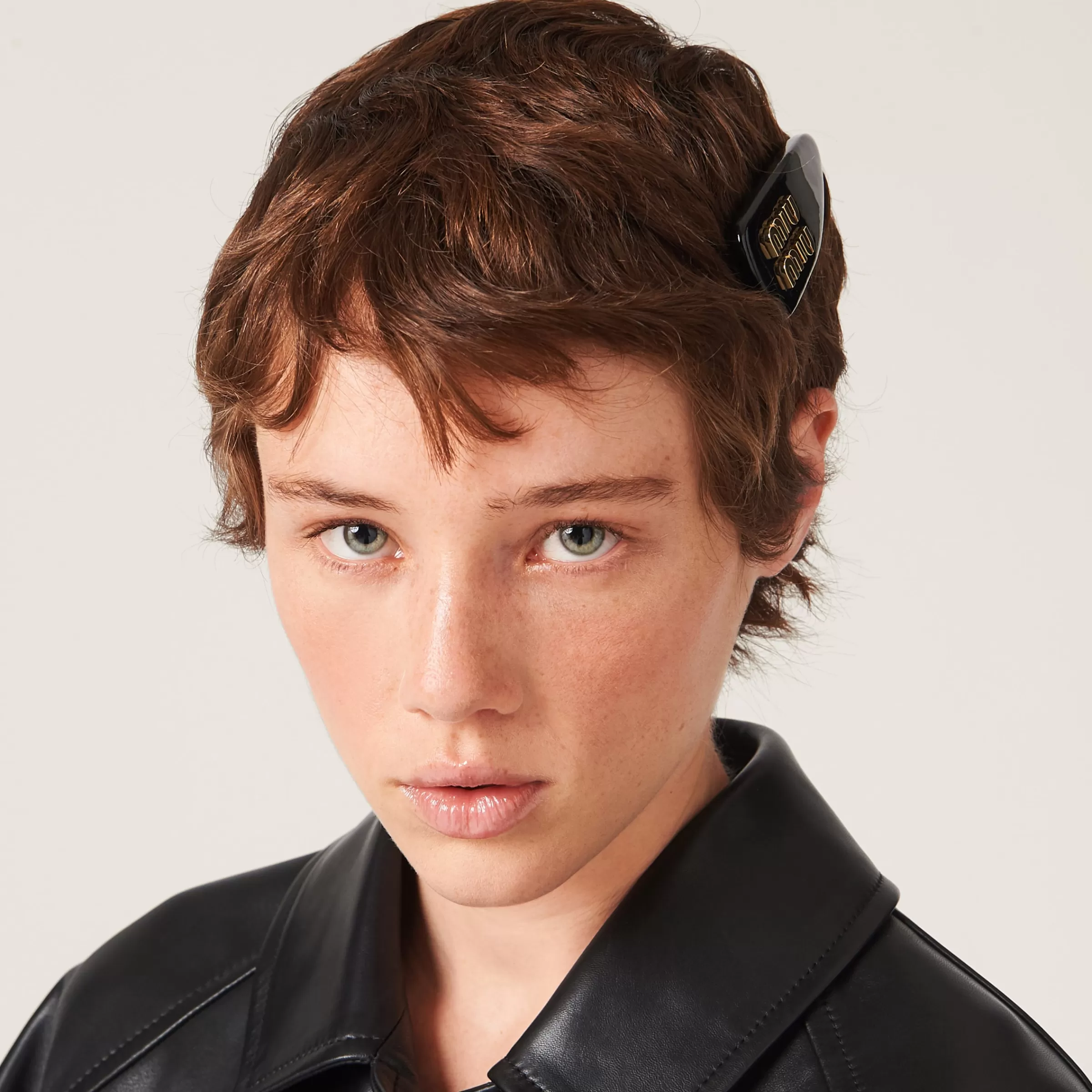 Patent leather hair clip>Miu Miu Online
