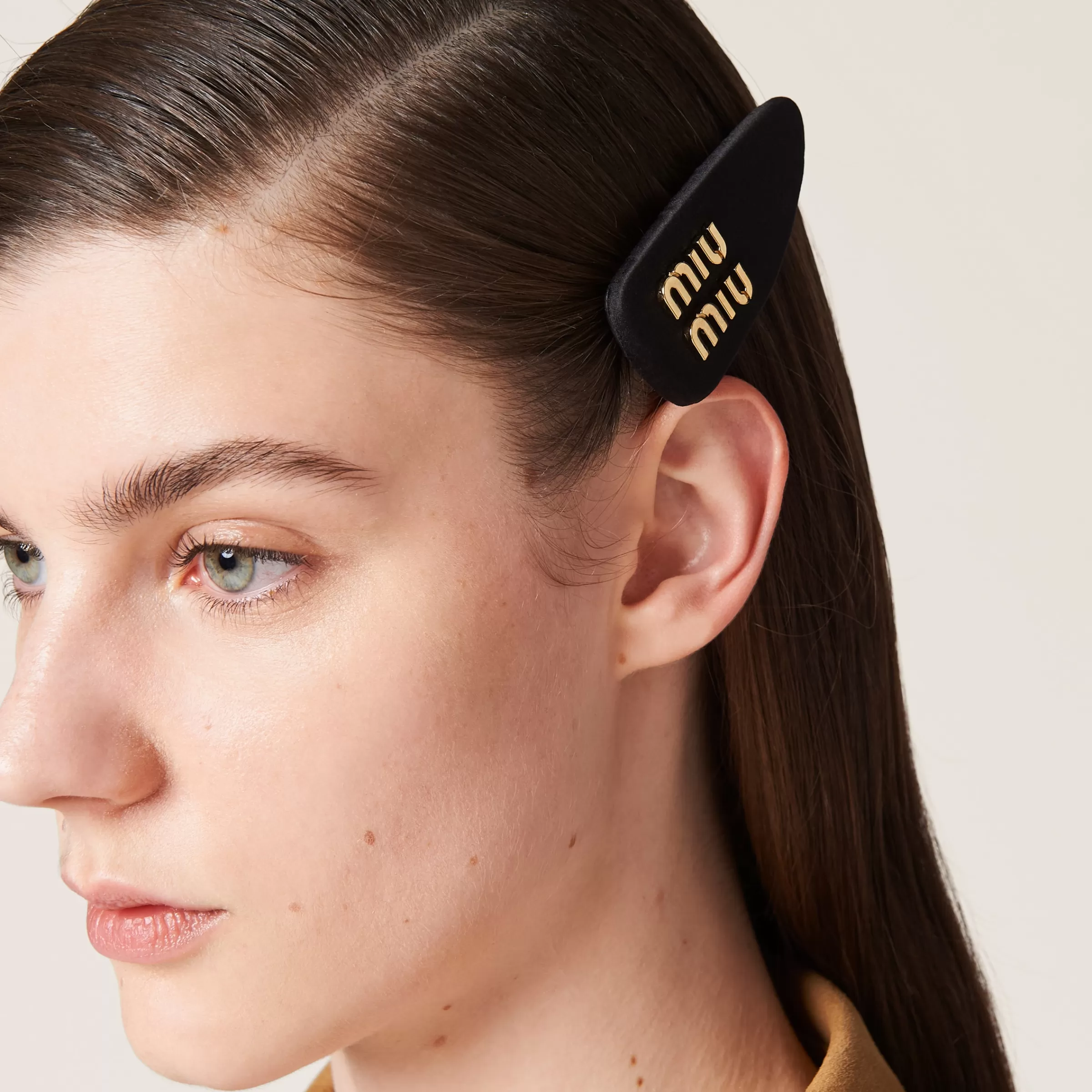 Velvet hair clip>Miu Miu Flash Sale