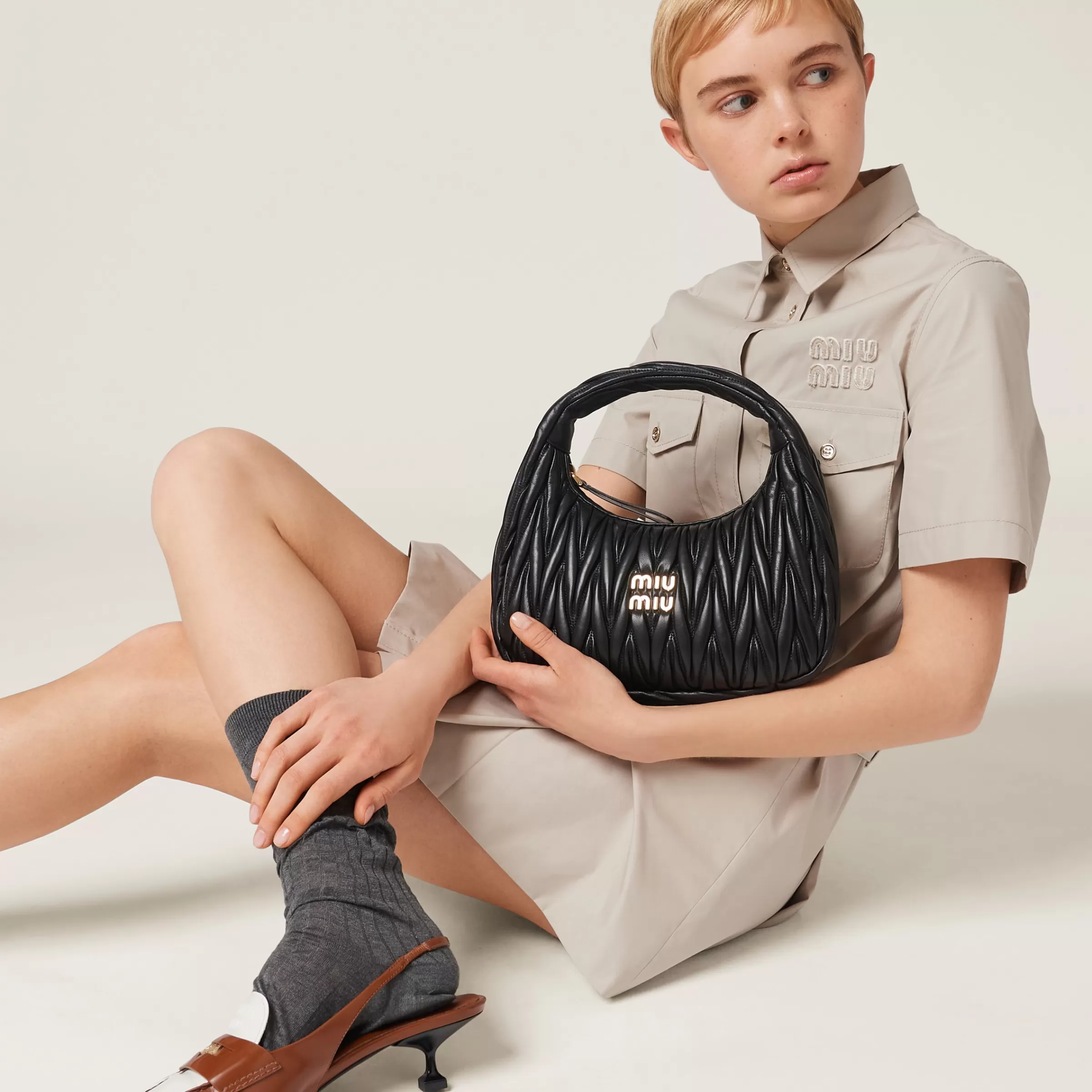Wander matelassé nappa leather hobo bag>Miu Miu Flash Sale