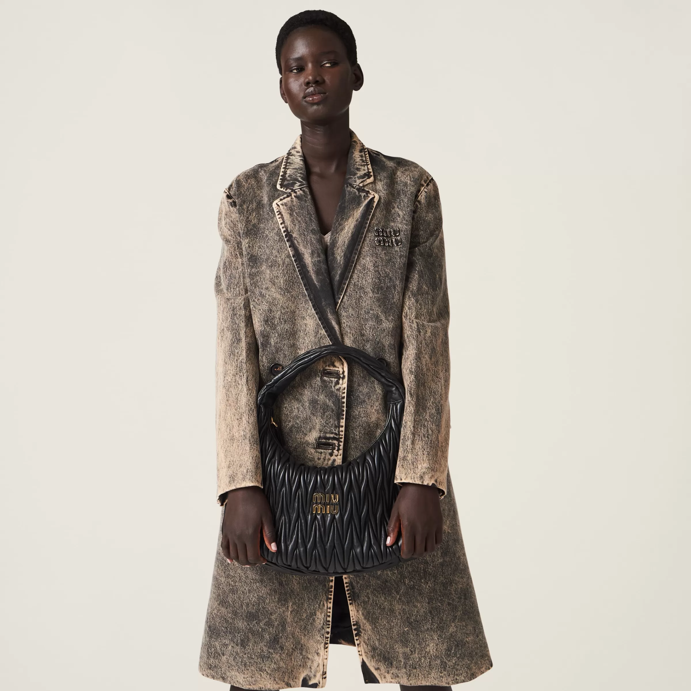 Wander matelassé nappa leather hobo bag>Miu Miu Fashion