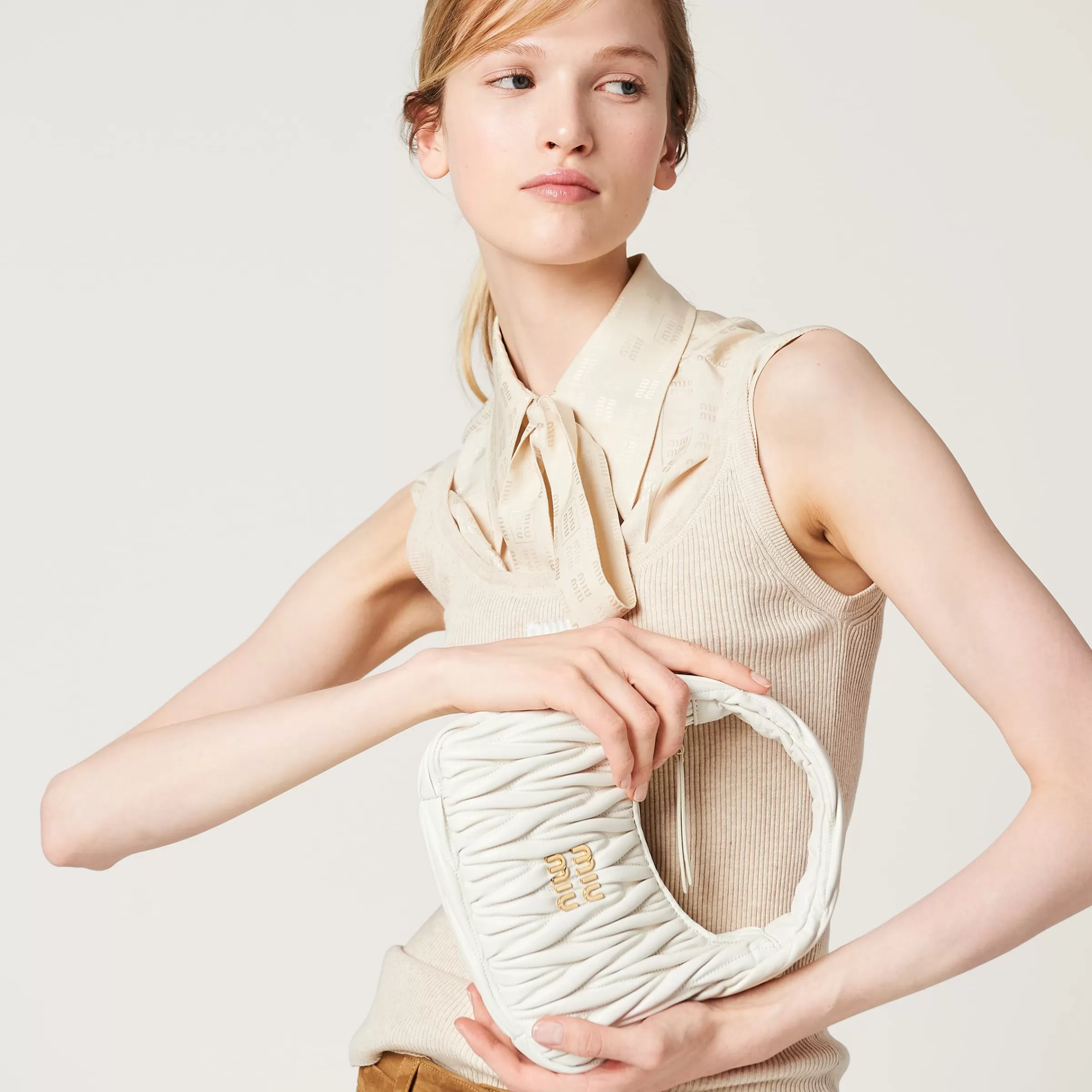 Wander matelassé nappa leather hobo bag>Miu Miu Flash Sale